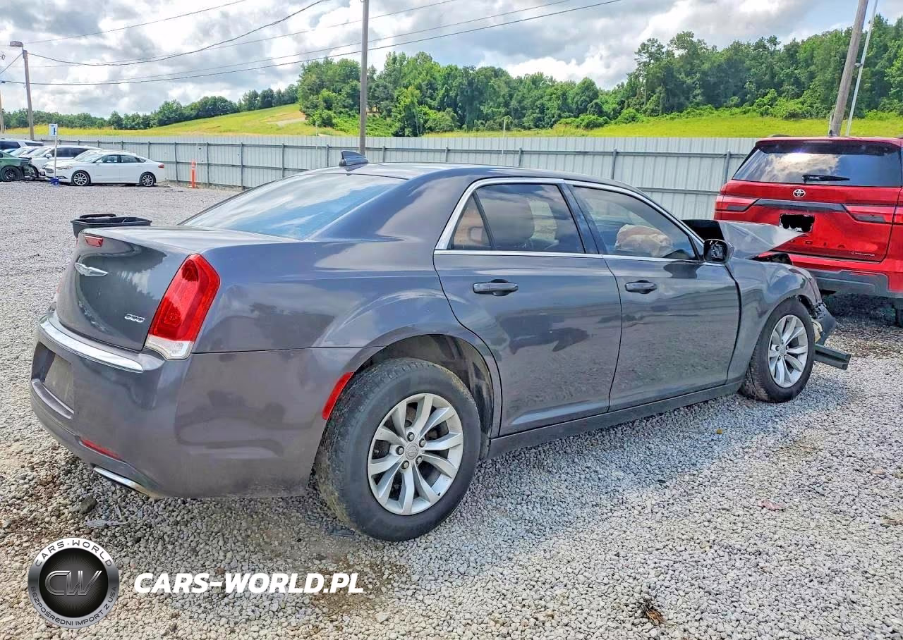 2015 Chrysler 300 Limited VIN:2C3CCAAGXFH828796 - 3
