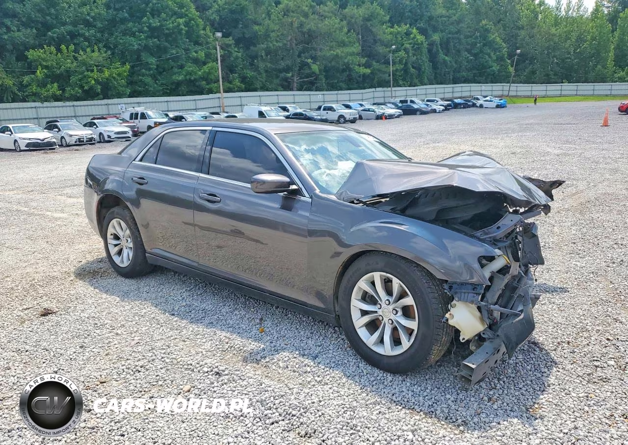 2015 Chrysler 300 Limited VIN:2C3CCAAGXFH828796 - 4