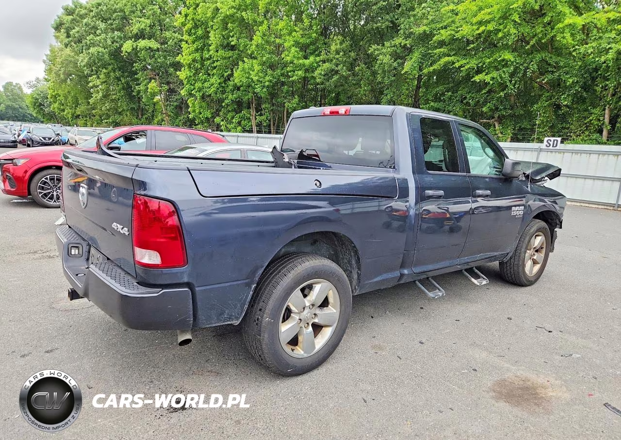 2019 Ram 1500 Classic Tradesman VIN:1C6RR7FG5KS705742 - 3