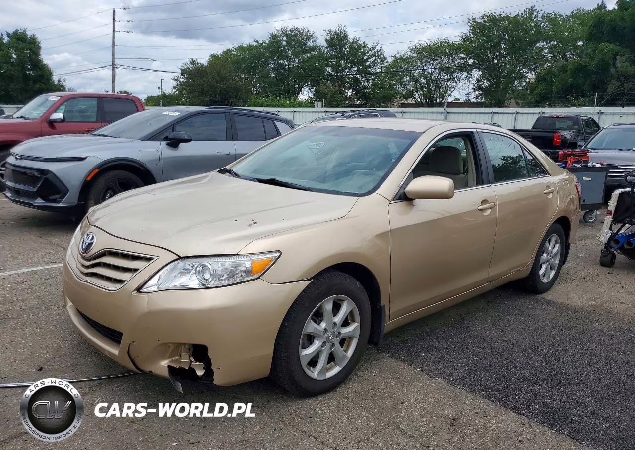 2011 Toyota Camry Le – zdjęcie 1 z 12