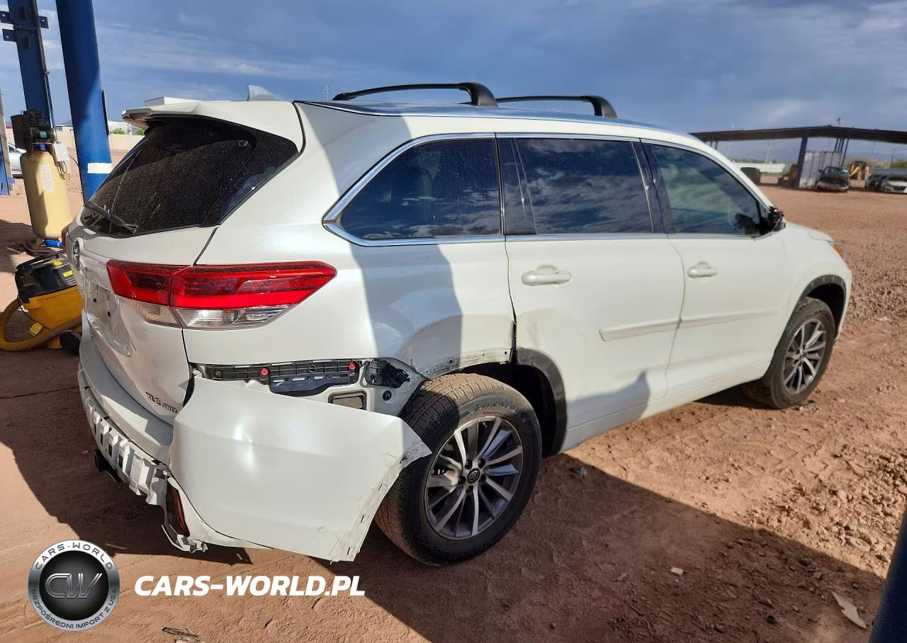 2018 Toyota Highlander Xle VIN:5TDJZRFH4JS498178 - 3