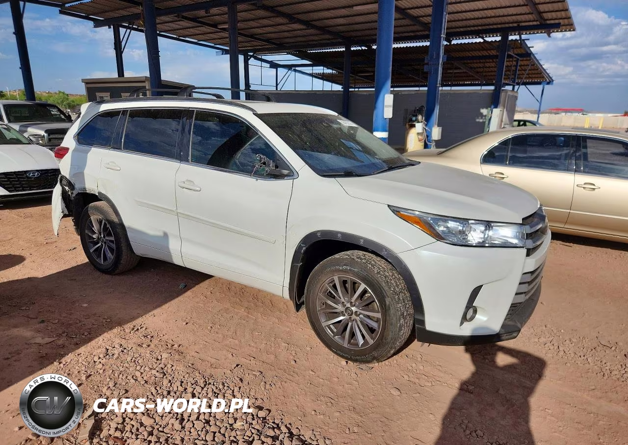 2018 Toyota Highlander Xle VIN:5TDJZRFH4JS498178 - 4