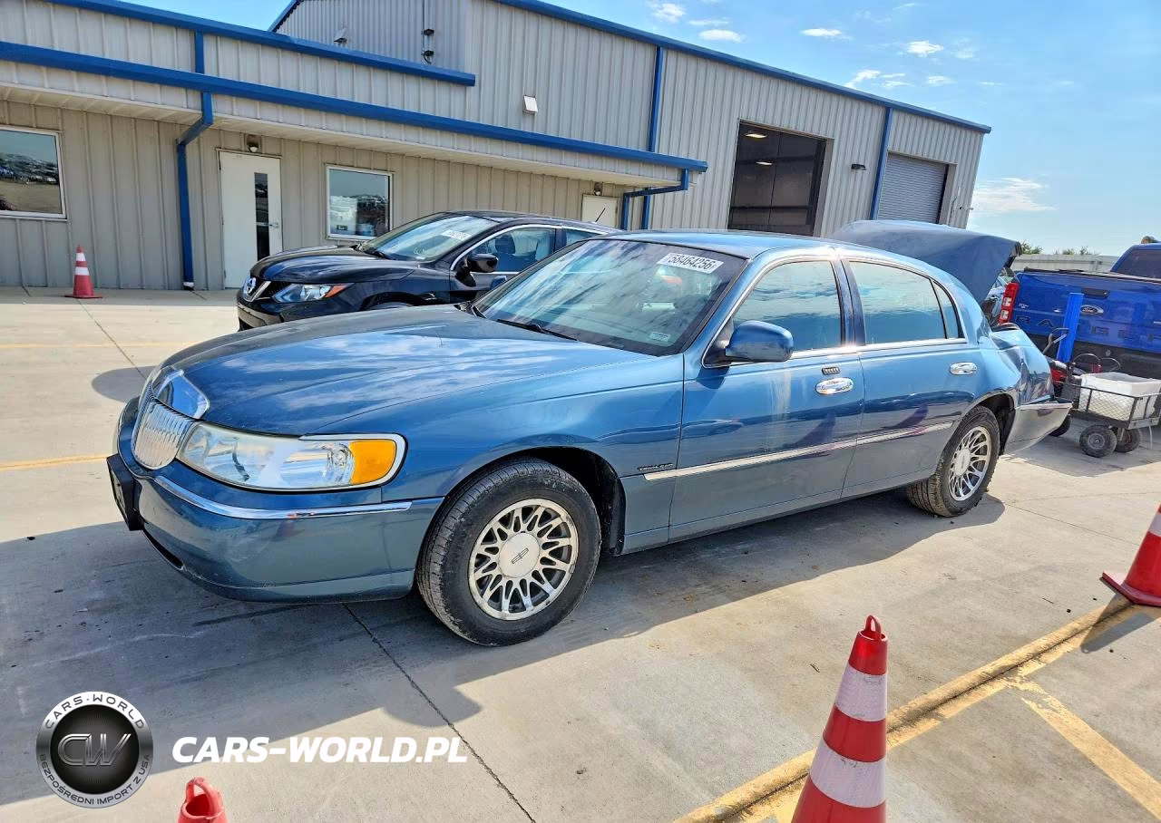 2002 Lincoln Town Car Signature