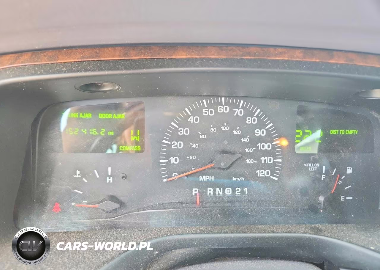 2002 Lincoln Town Car Signature VIN:1LNHM82W32Y657091 - 9