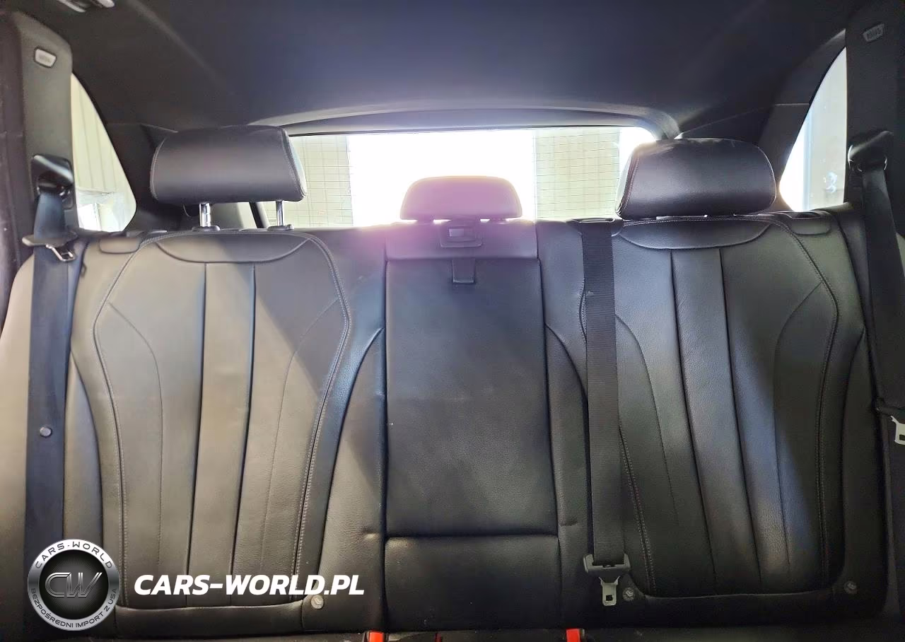 2018 BMW X5 xDrive35I VIN:5UXKR0C52J0X98264 - 10