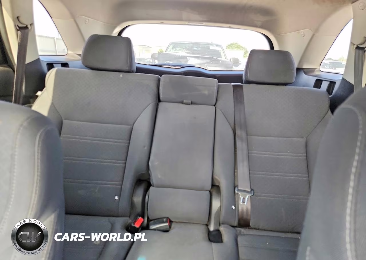 2016 Kia Sorento VIN:5XYPG4A33GG165037 - 10