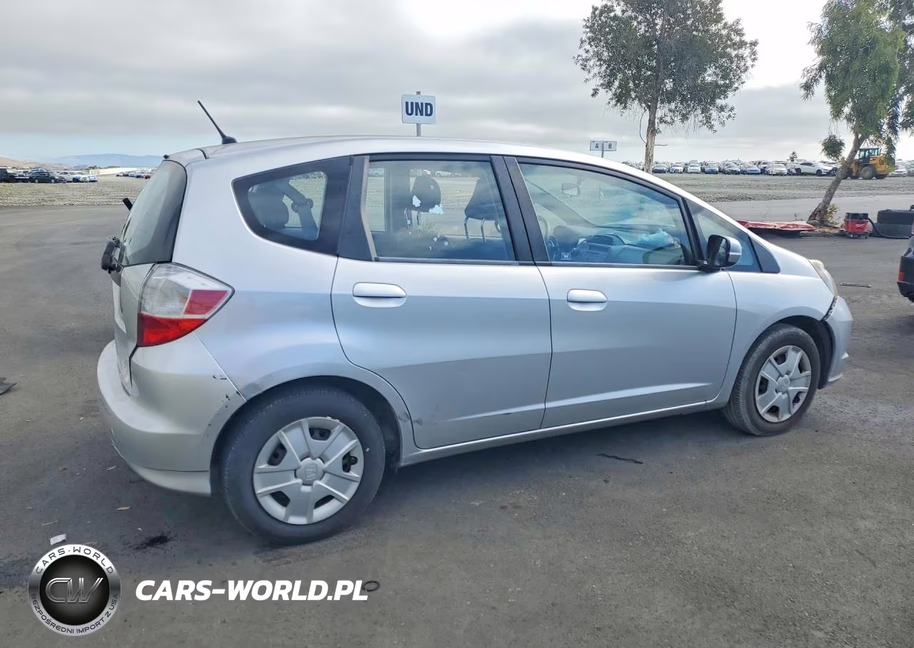 2013 Honda Fit VIN:JHMGE8H39DC072959 - 3