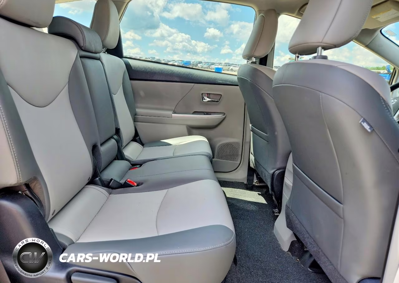 2017 Toyota Prius V Four VIN:JTDZN3EU3HJ063279 - 10
