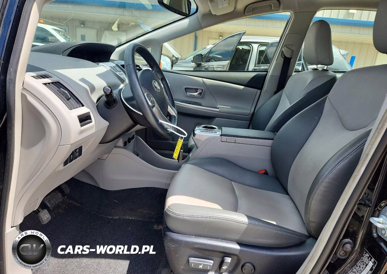 2017 Toyota Prius V Four VIN:JTDZN3EU3HJ063279 - 7