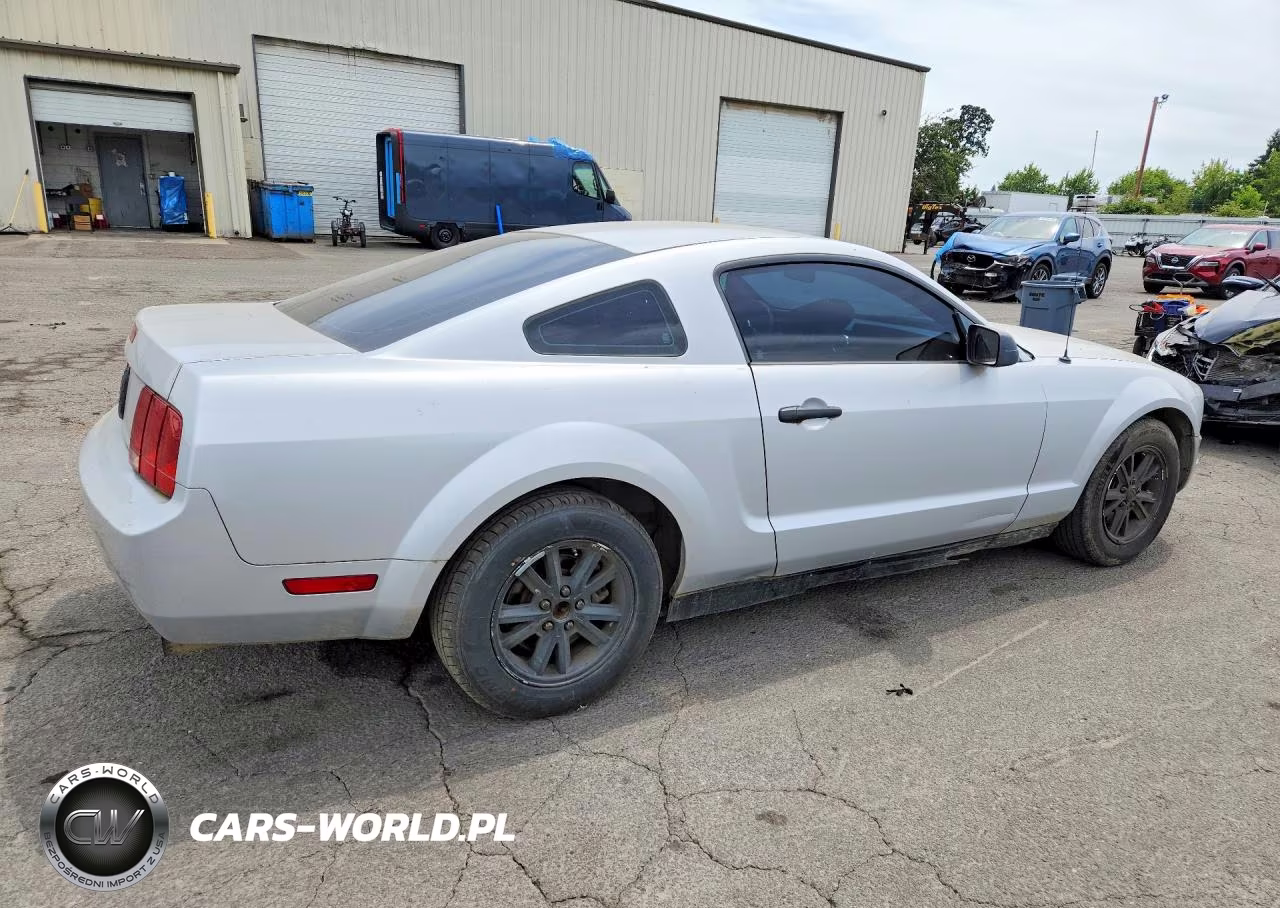 2008 Ford Mustang VIN:1ZVHT80N185114735 - 3