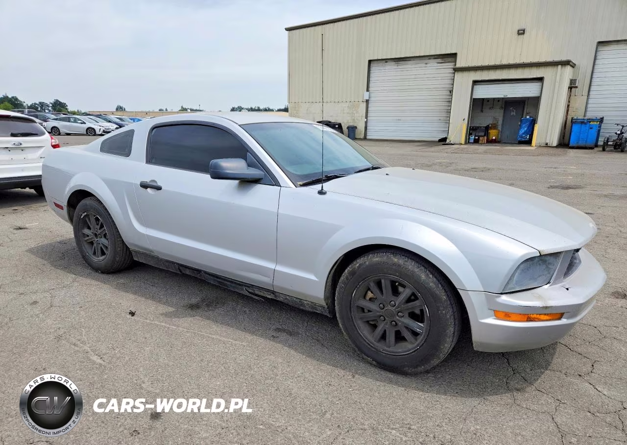 2008 Ford Mustang VIN:1ZVHT80N185114735 - 4