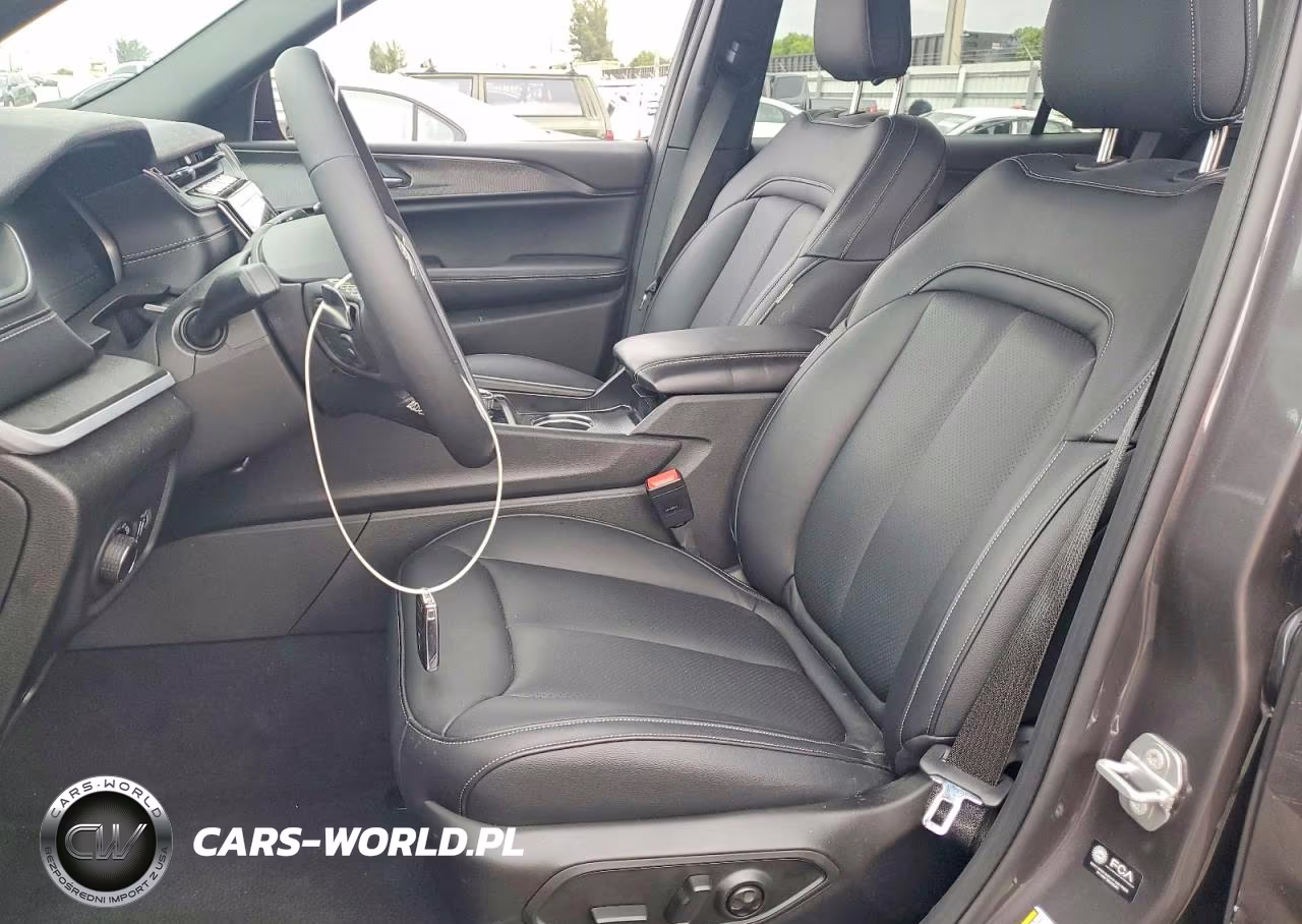 2025 Jeep Grand Cherokee L Laredo VIN:1C4RJJAG6S8767619 - 7