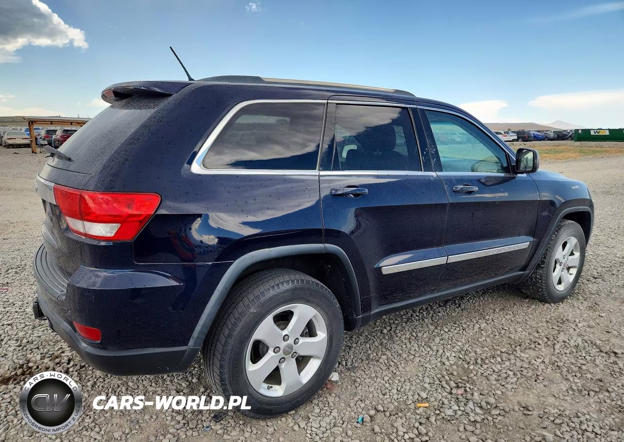 2013 Jeep Grand Cherokee Laredo VIN:1C4RJFAG2DC636085 - 3