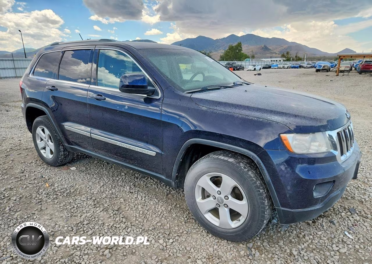 2013 Jeep Grand Cherokee Laredo VIN:1C4RJFAG2DC636085 - 4
