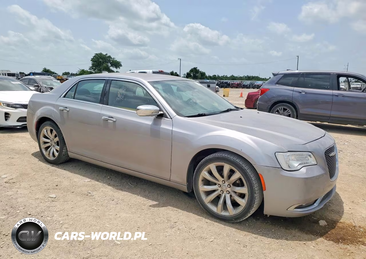 2018 Chrysler 300 Limited VIN:2C3CCAEG2JH198744 - 4