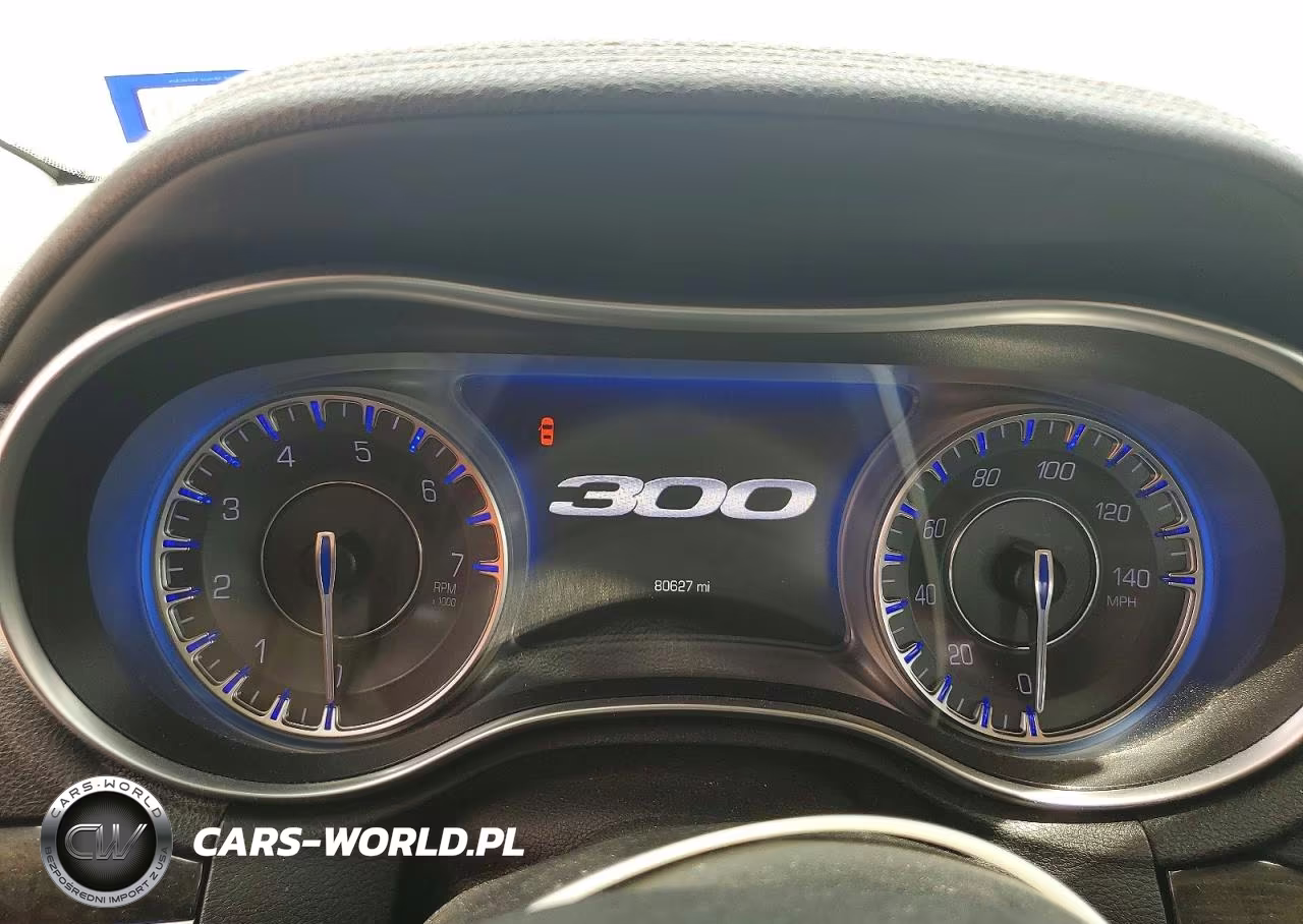 2018 Chrysler 300 Limited VIN:2C3CCAEG2JH198744 - 9