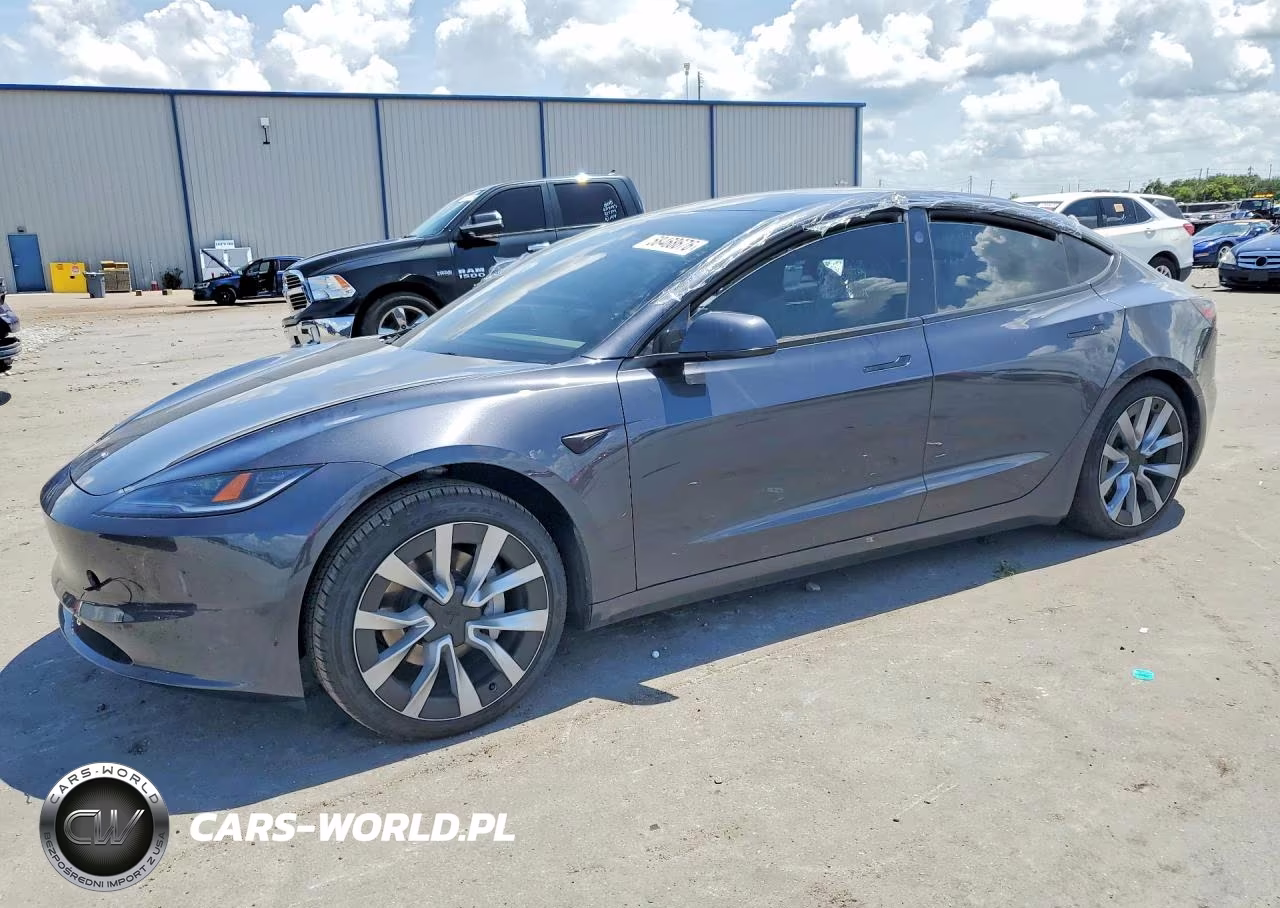 2025 Tesla Model 3 – zdjęcie 1 z 12