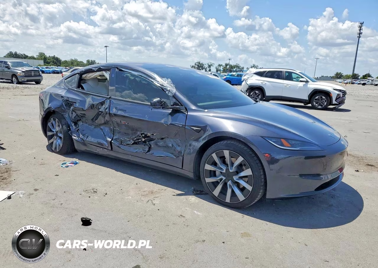 2025 Tesla Model 3 VIN:5YJ3E1EA9SF050647 - 4