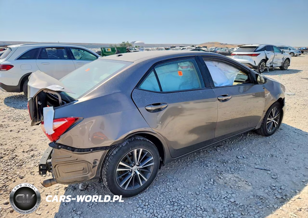 2017 Toyota Corolla Le VIN:2T1BURHE9HC841981 - 3