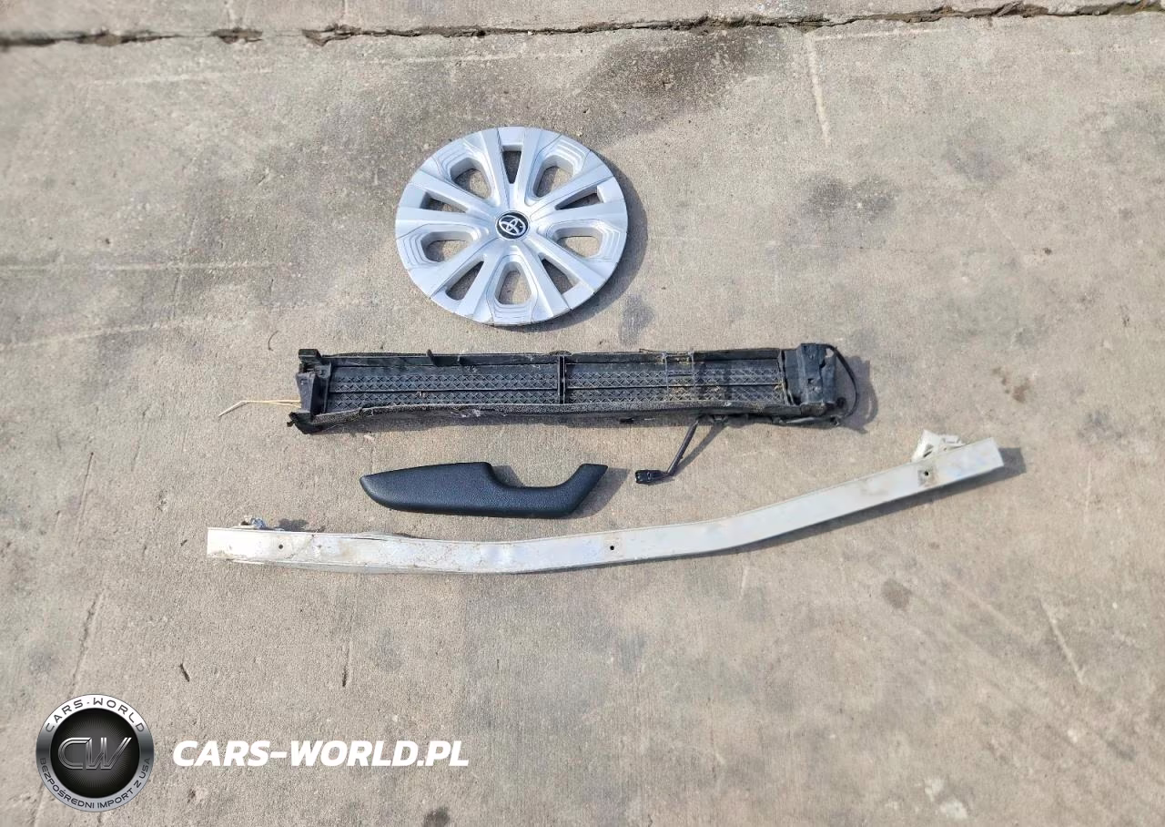 2021 Toyota Prius L Eco VIN:JTDKAMFU3M3151667 - 12