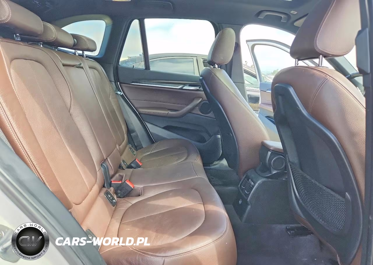 2018 BMW X1 xDrive28I VIN:WBXHT3C39J5L28204 - 11