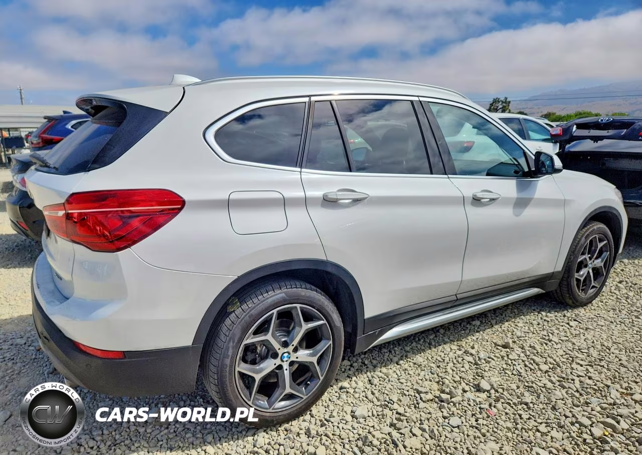 2018 BMW X1 xDrive28I VIN:WBXHT3C39J5L28204 - 3