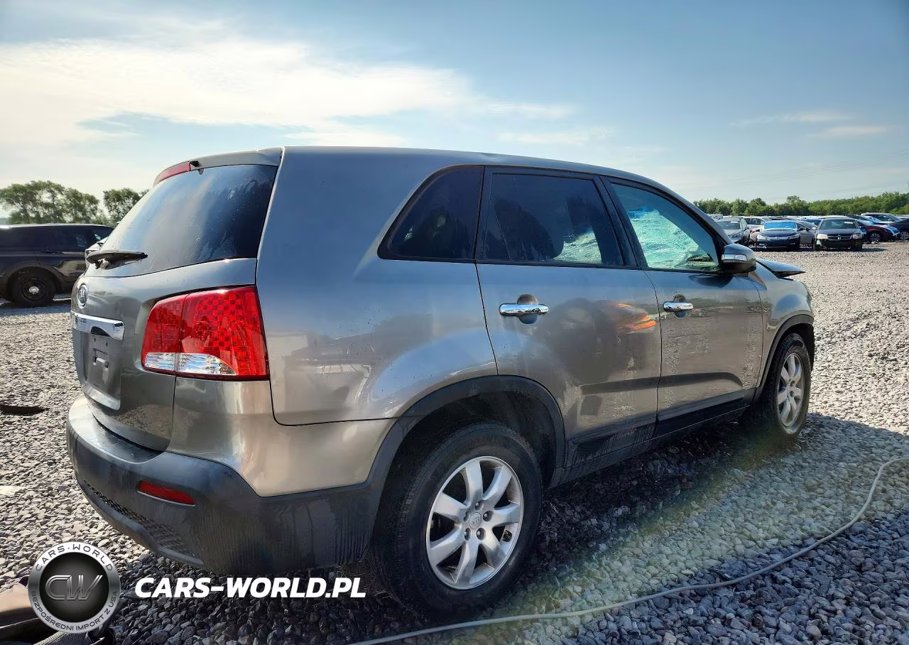 2011 Kia Sorento Lx VIN:5XYKT3A19BG130851 - 3