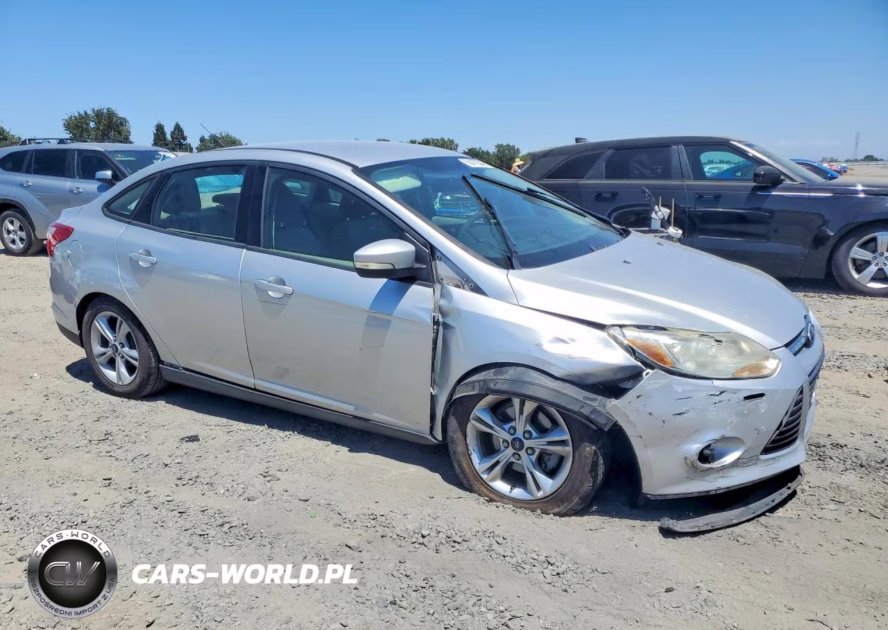 2014 Ford Focus Se VIN:1FADP3F26EL124146 - 4