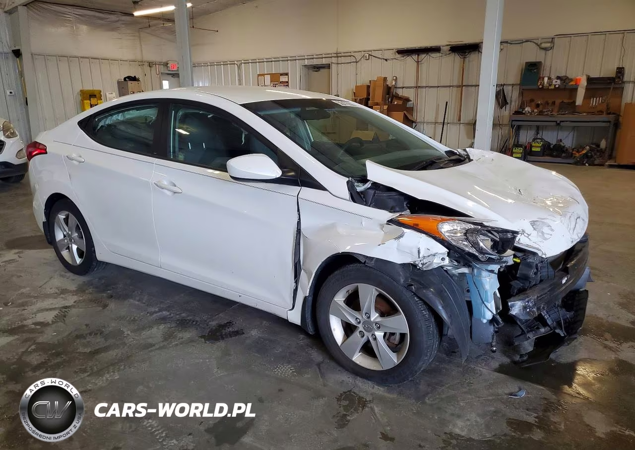 2013 Hyundai Elantra Gls VIN:5NPDH4AE2DH406933 - 4