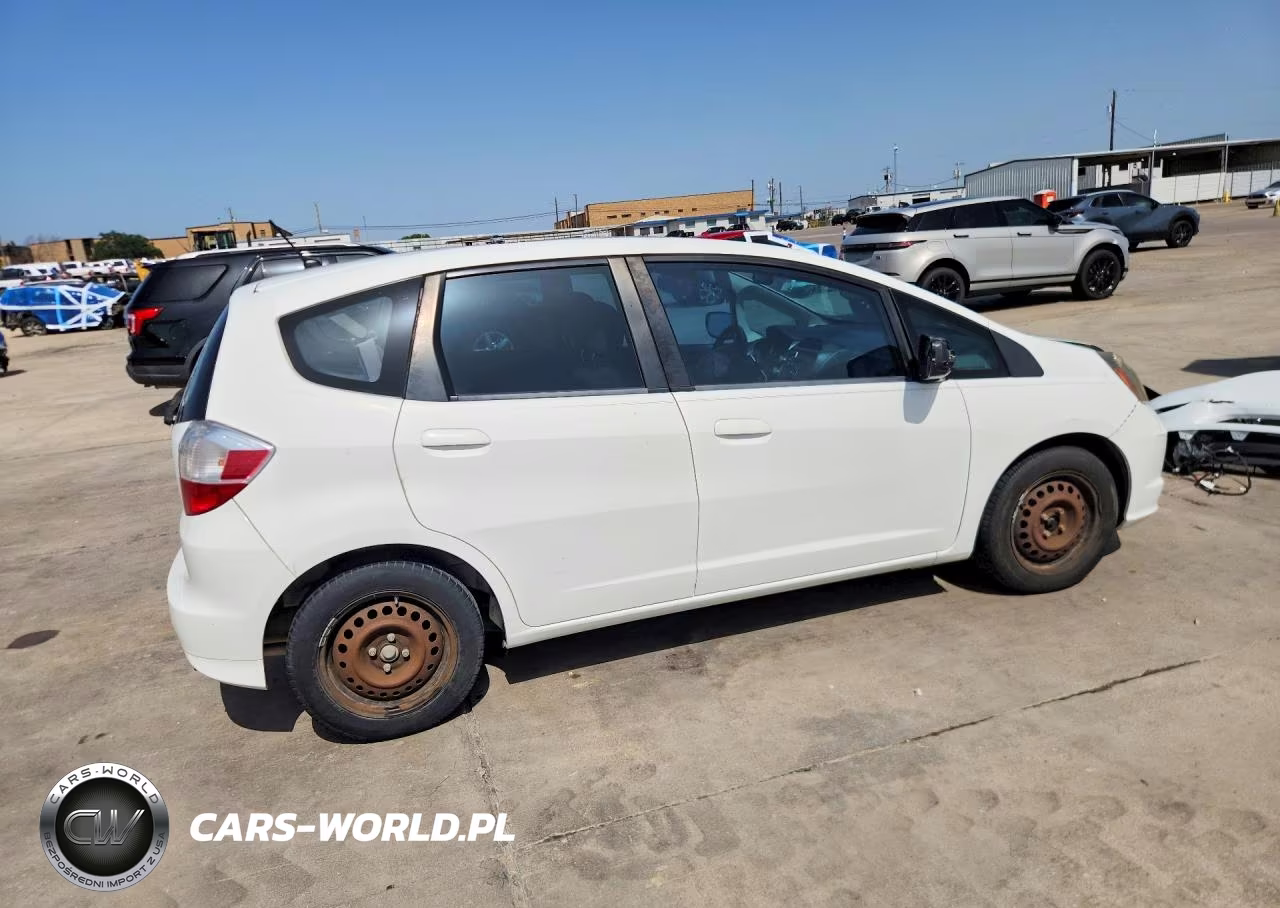 2012 Honda Fit VIN:JHMGE8H37CC026920 - 3