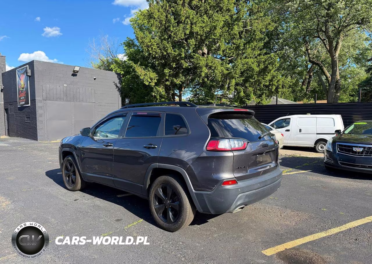 2019 Jeep Cherokee Latitude Plus VIN:1C4PJMLN3KD489614 - 3