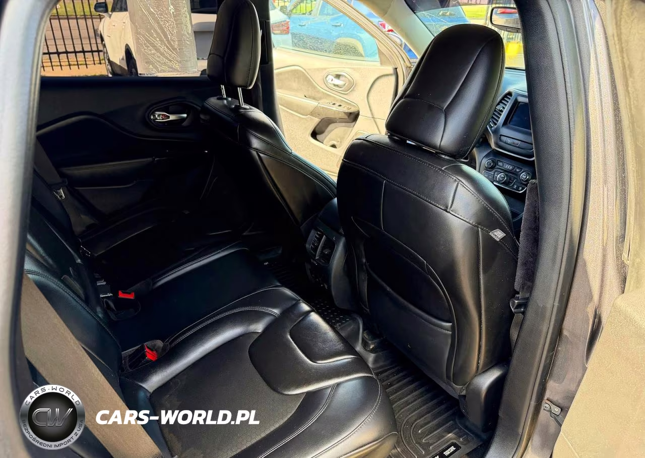 2019 Jeep Cherokee Latitude Plus VIN:1C4PJMLN3KD489614 - 6