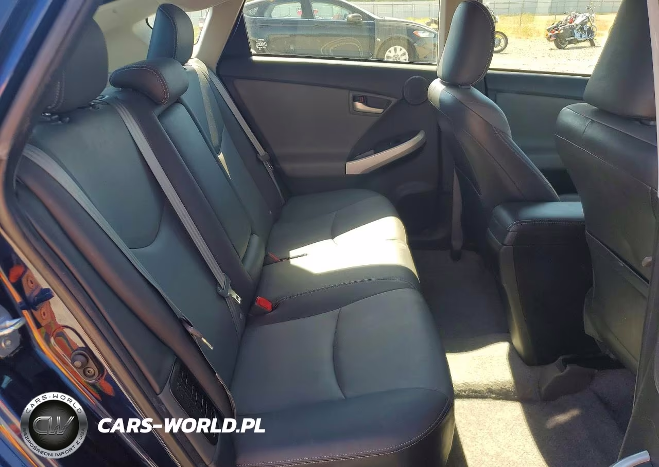 2015 Toyota Prius Four VIN:JTDKN3DU4F0425674 - 10