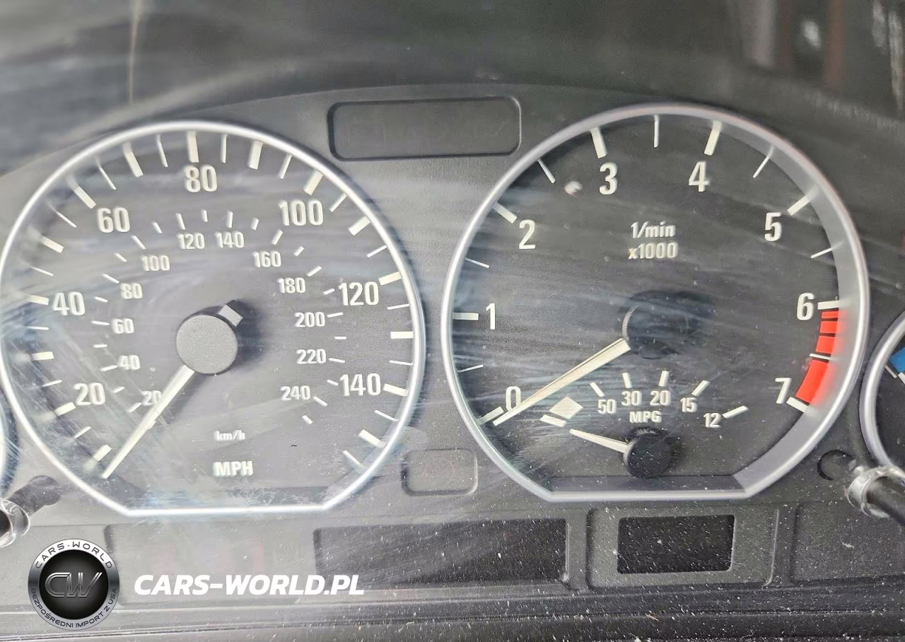 2003 BMW 325 I VIN:WBAEV334X3KL83832 - 9