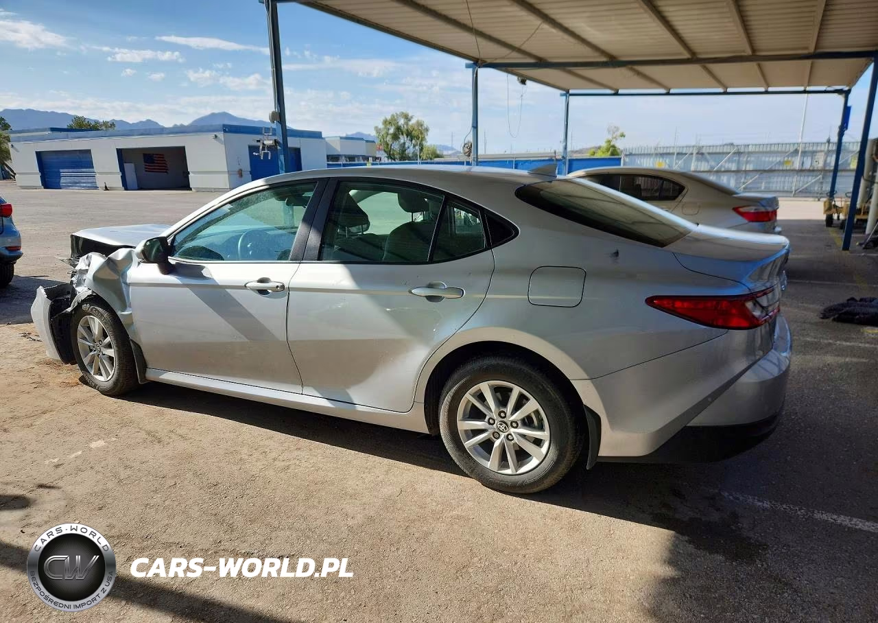 2025 Toyota Camry Le VIN:4T1DAACKXSU070484 - 2
