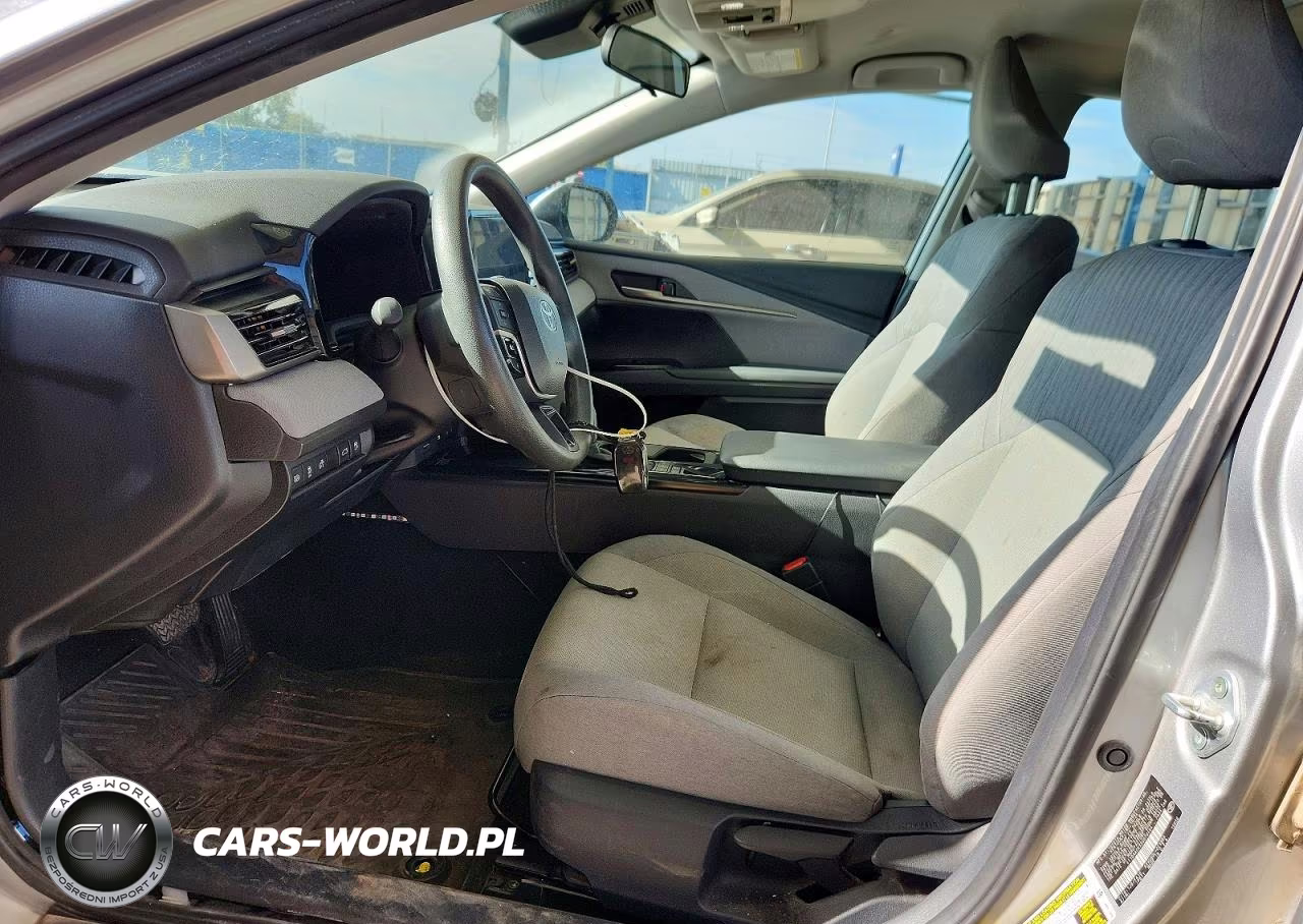 2025 Toyota Camry Le VIN:4T1DAACKXSU070484 - 7