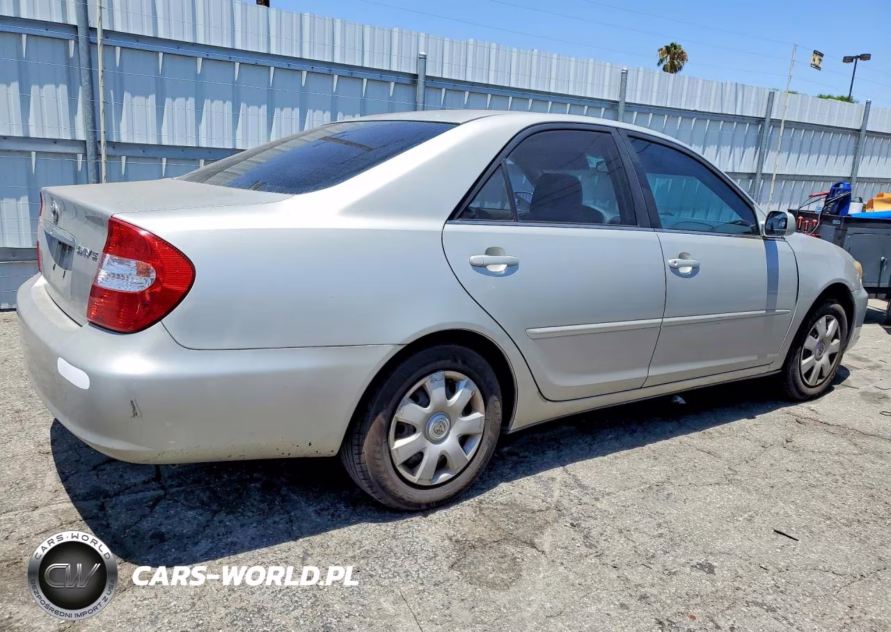 2003 Toyota Camry Le VIN:4T1BE32K03U755992 - 3