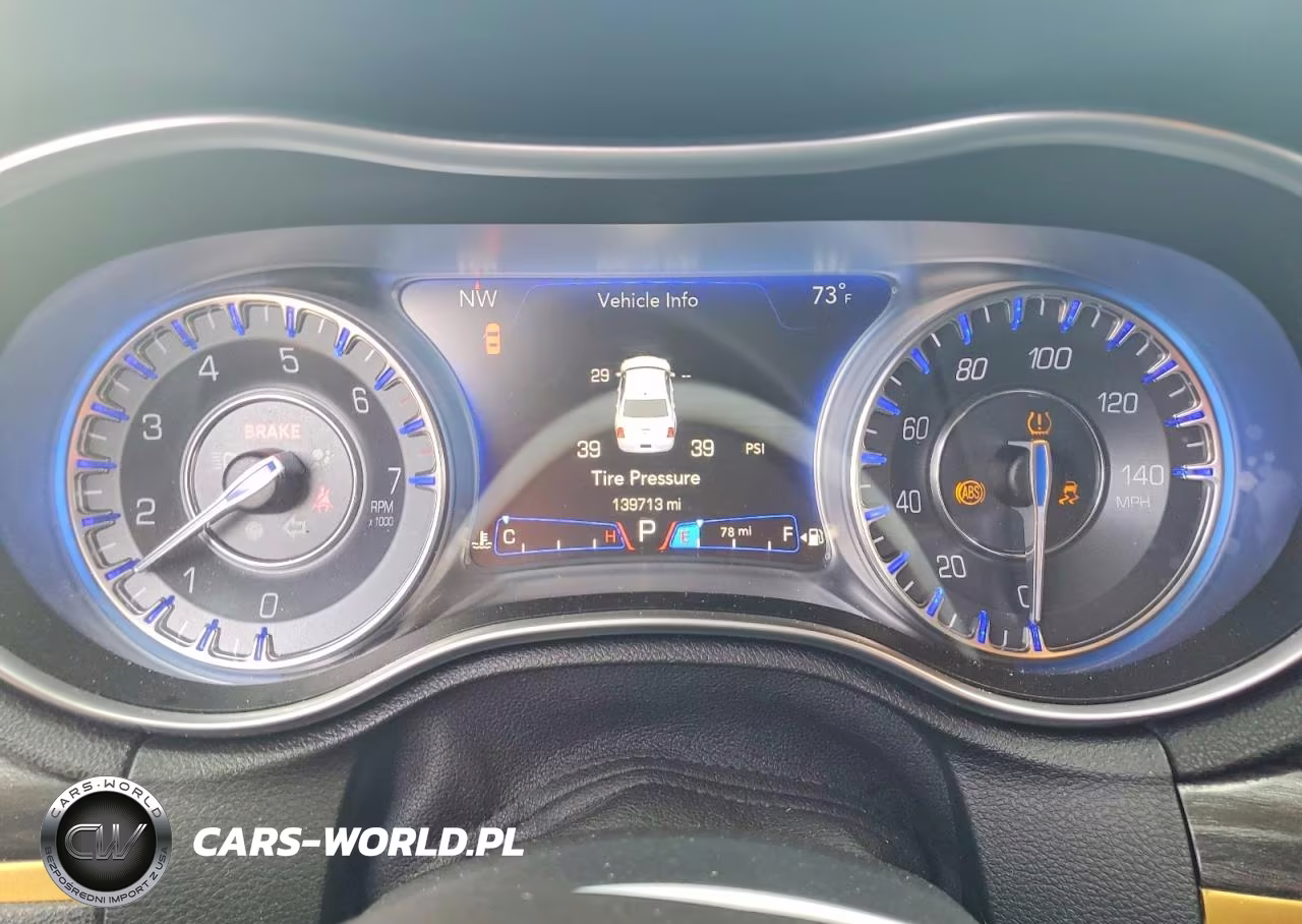 2017 Chrysler 300 Limited VIN:2C3CCAAG1HH621698 - 9