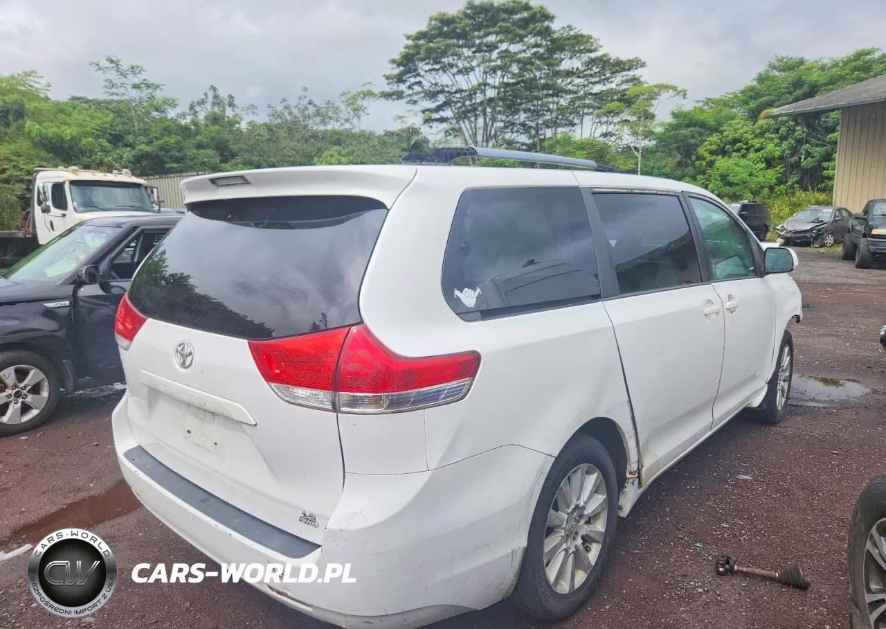 2013 Toyota Sienna Le VIN:5TDJK3DC1DS056729 - 3
