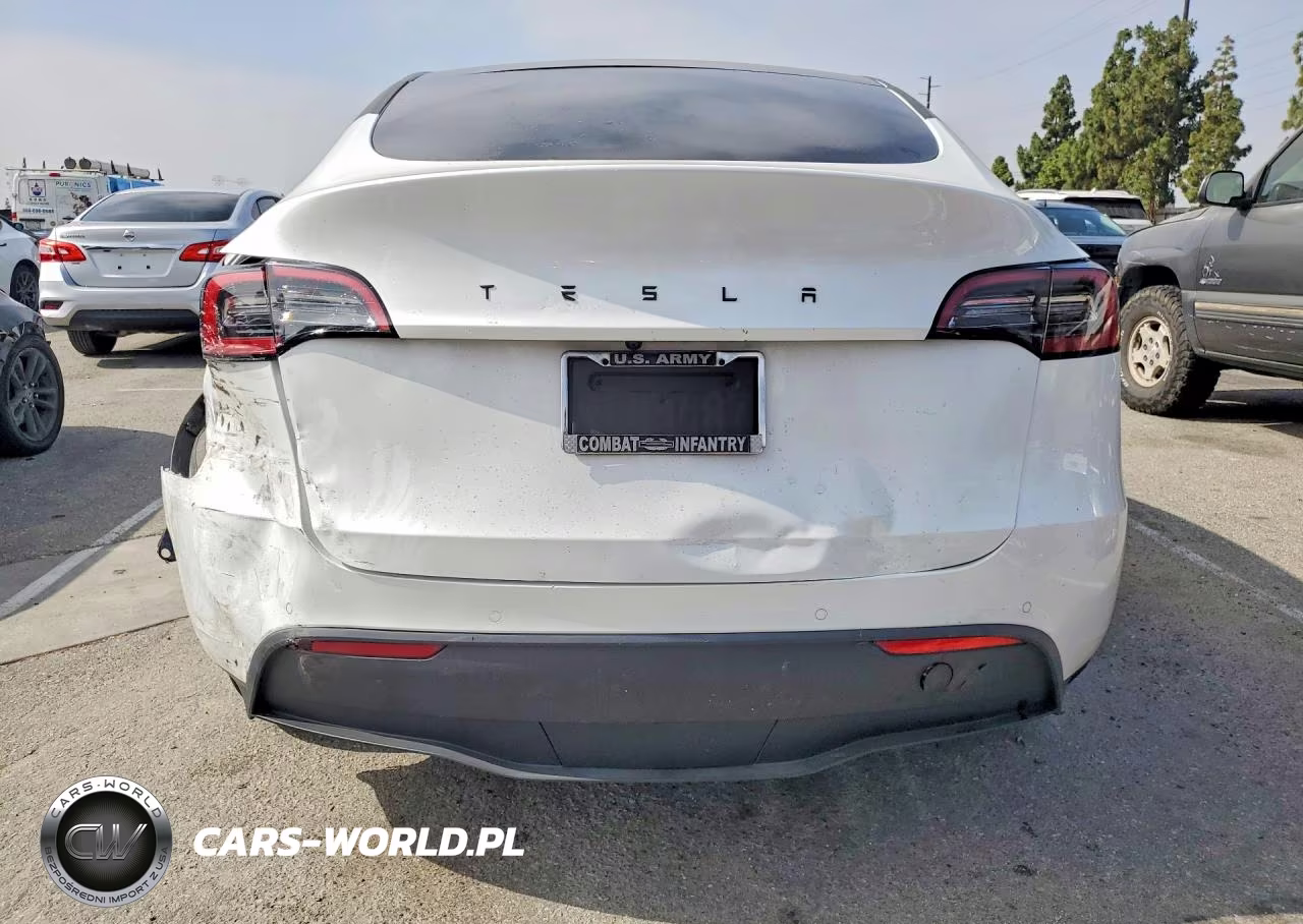 2022 Tesla Model Y VIN:7SAYGDEE2NA022116 - 6