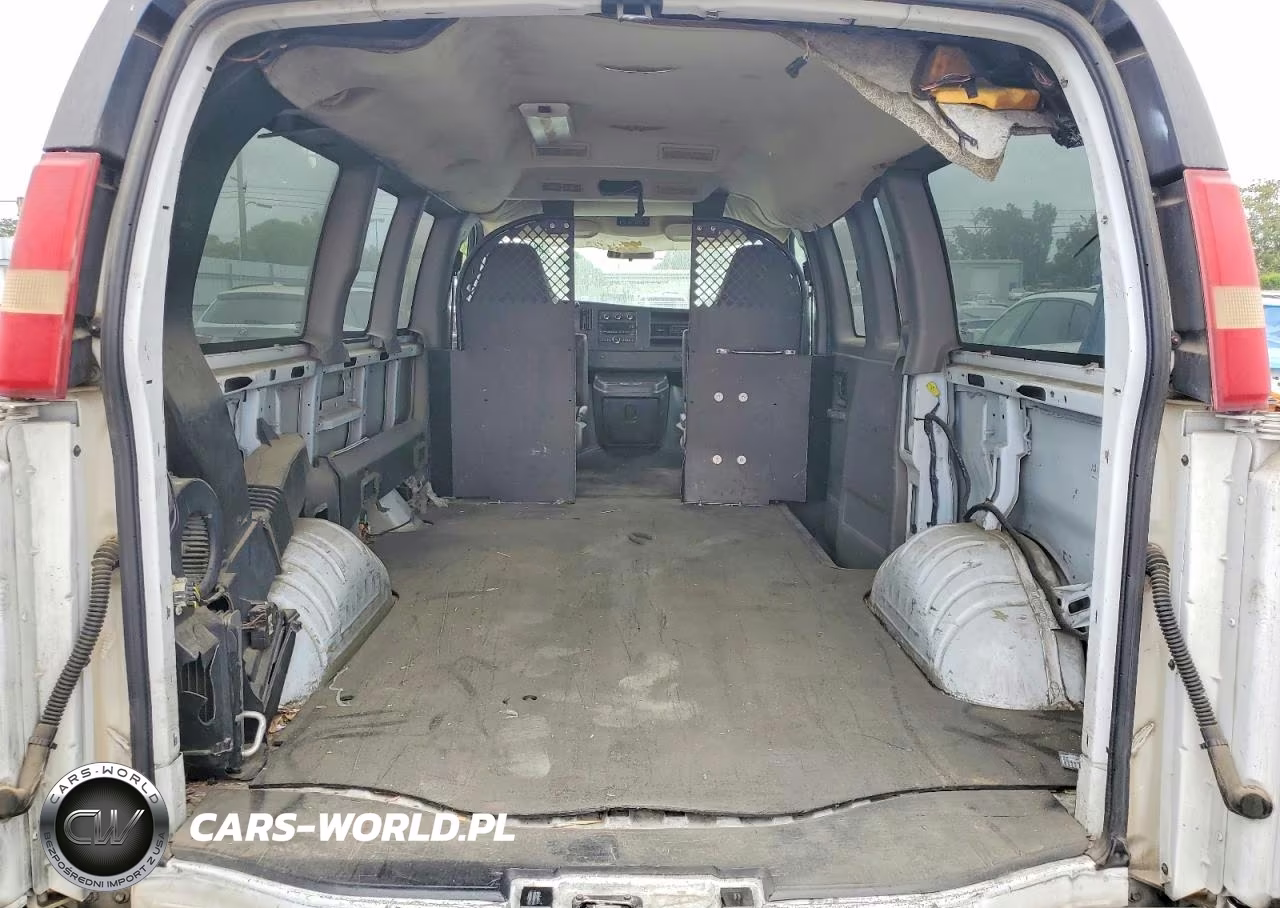 2008 Chevrolet Express G1500 VIN:1GBFG154381185730 - 10