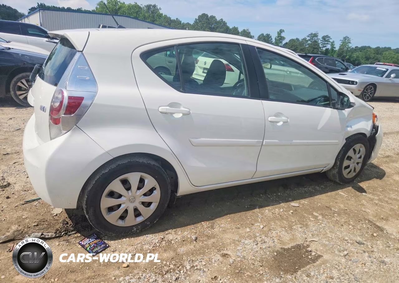 2014 Toyota Prius C Two VIN:JTDKDTB34E1080250 - 3