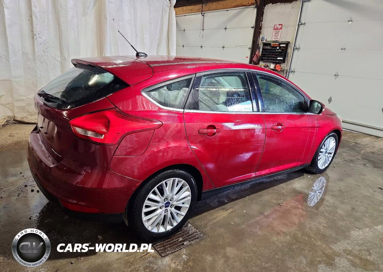 2016 Ford Focus Titanium VIN:1FADP3N23GL330495 - 3