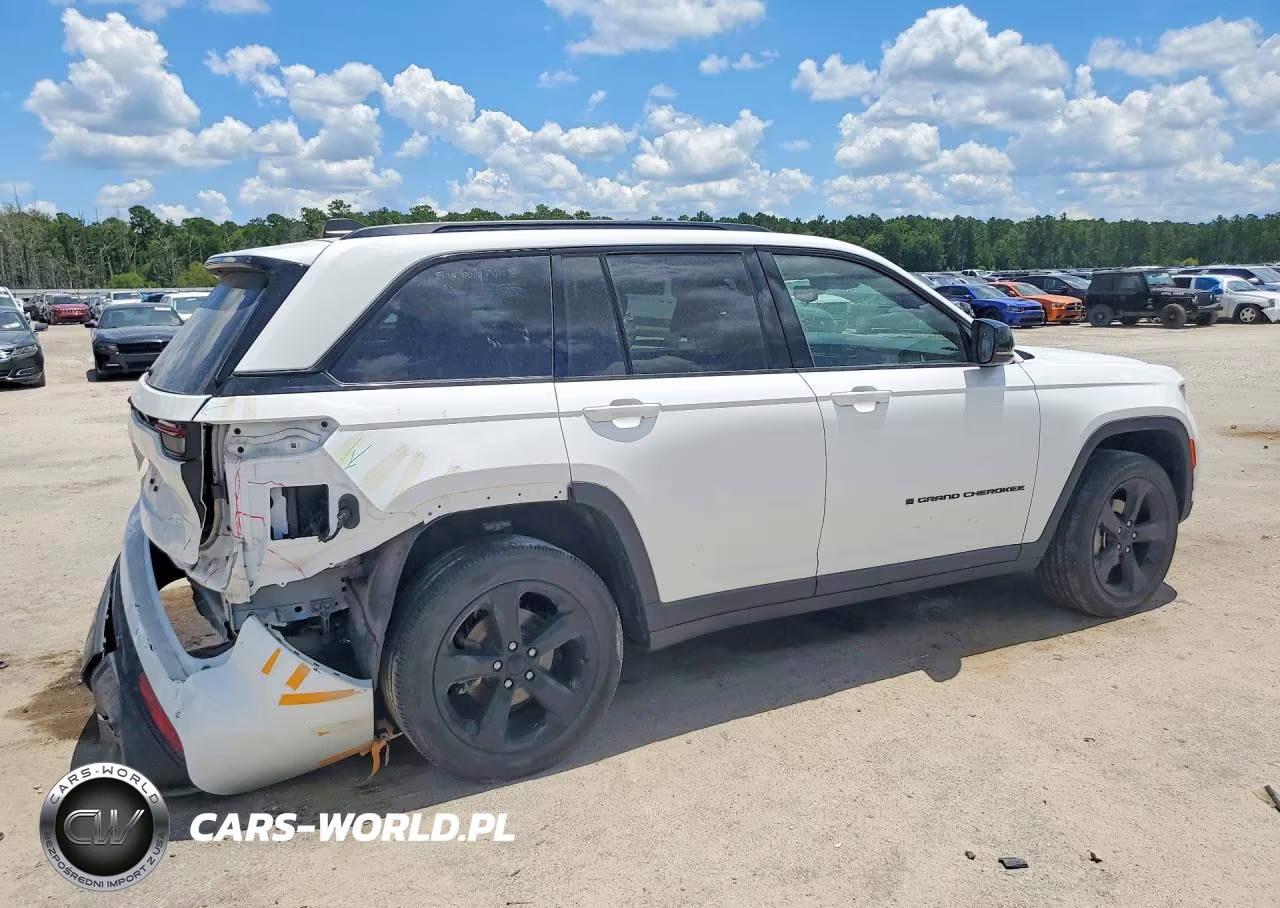 2023 Jeep Grand Cherokee Laredo VIN:1C4RJHAG8PC565281 - 3