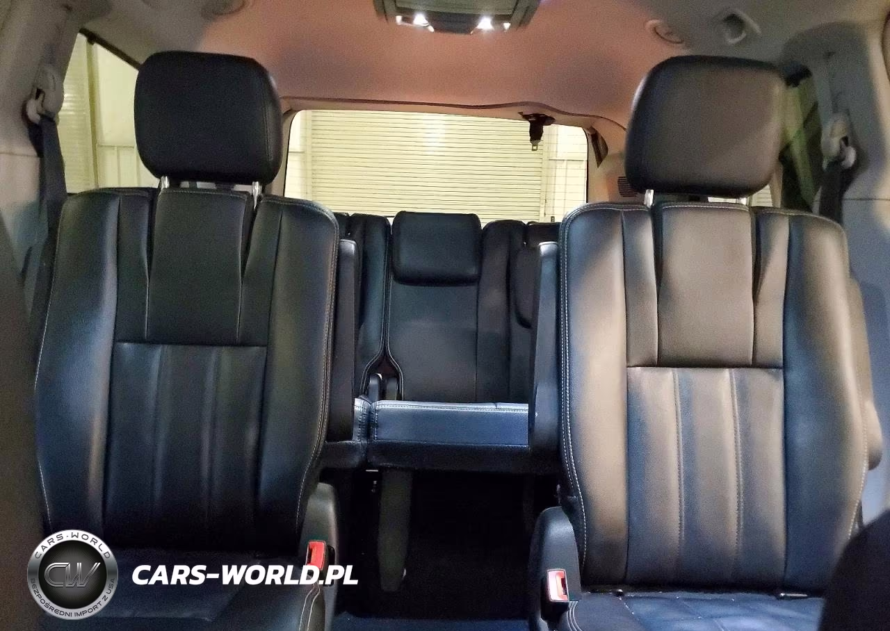 2016 Chrysler Town & Country Touring VIN:2C4RC1BG8GR253775 - 10