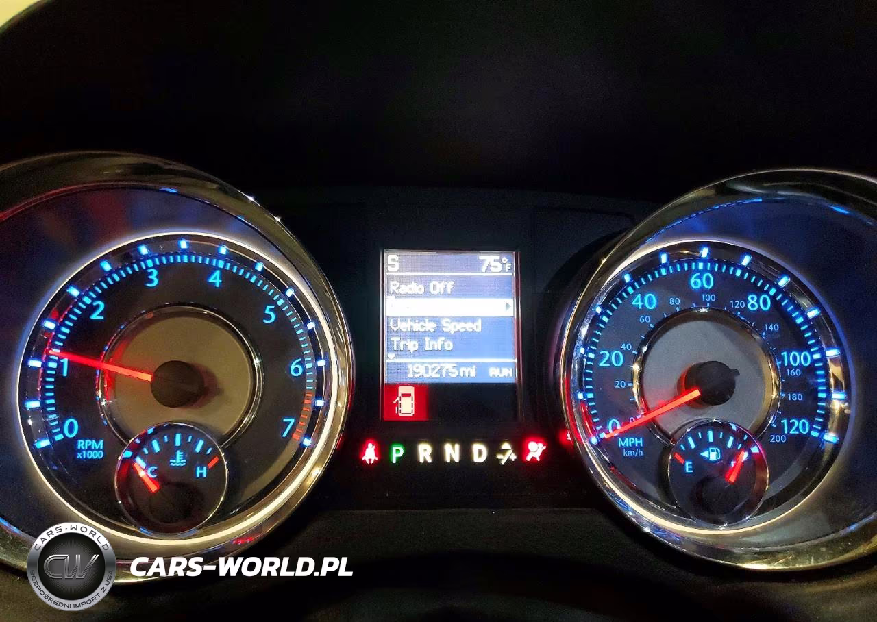 2016 Chrysler Town & Country Touring VIN:2C4RC1BG8GR253775 - 9