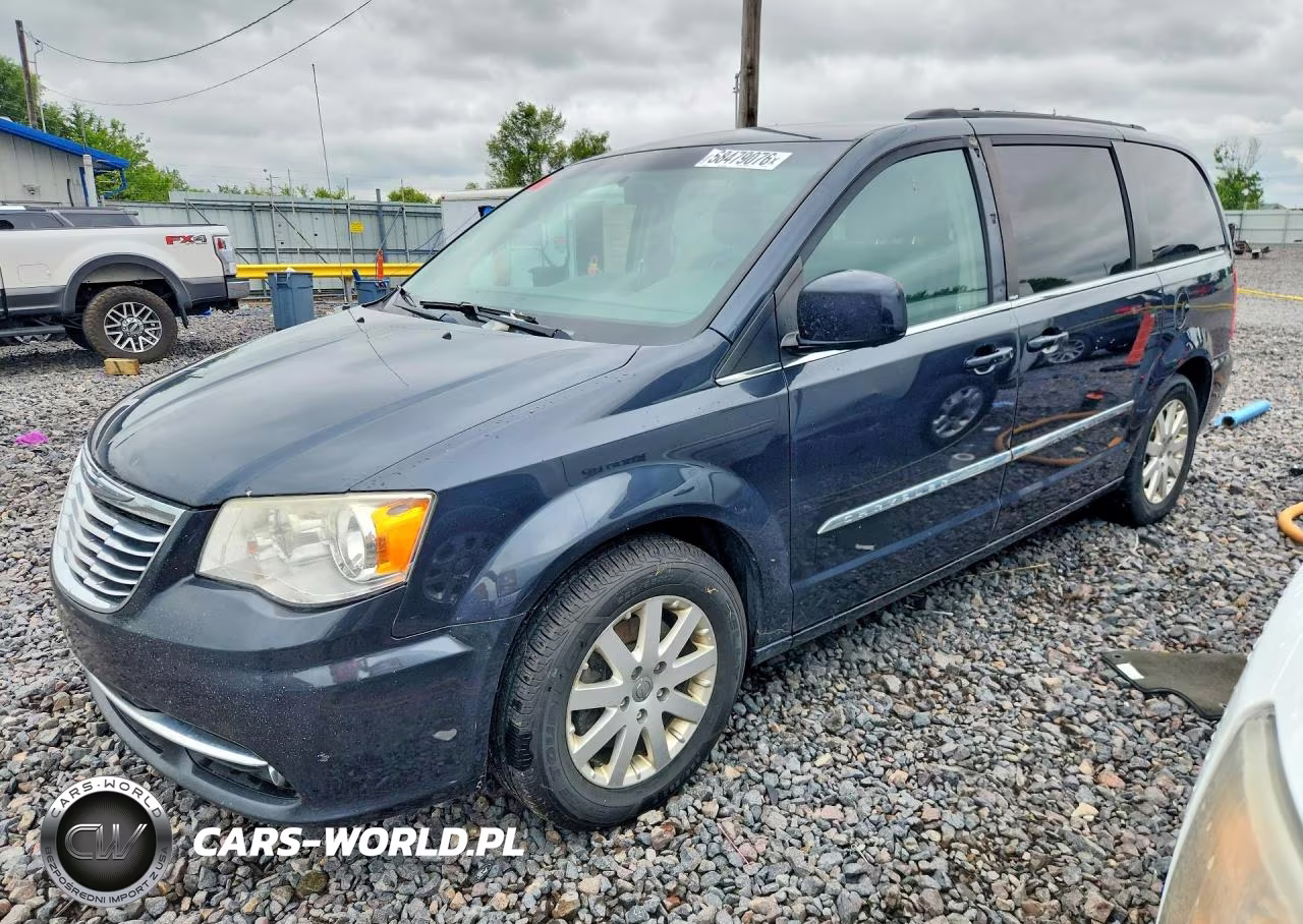 2013 Chrysler Town & Country Touring – zdjęcie 1 z 13