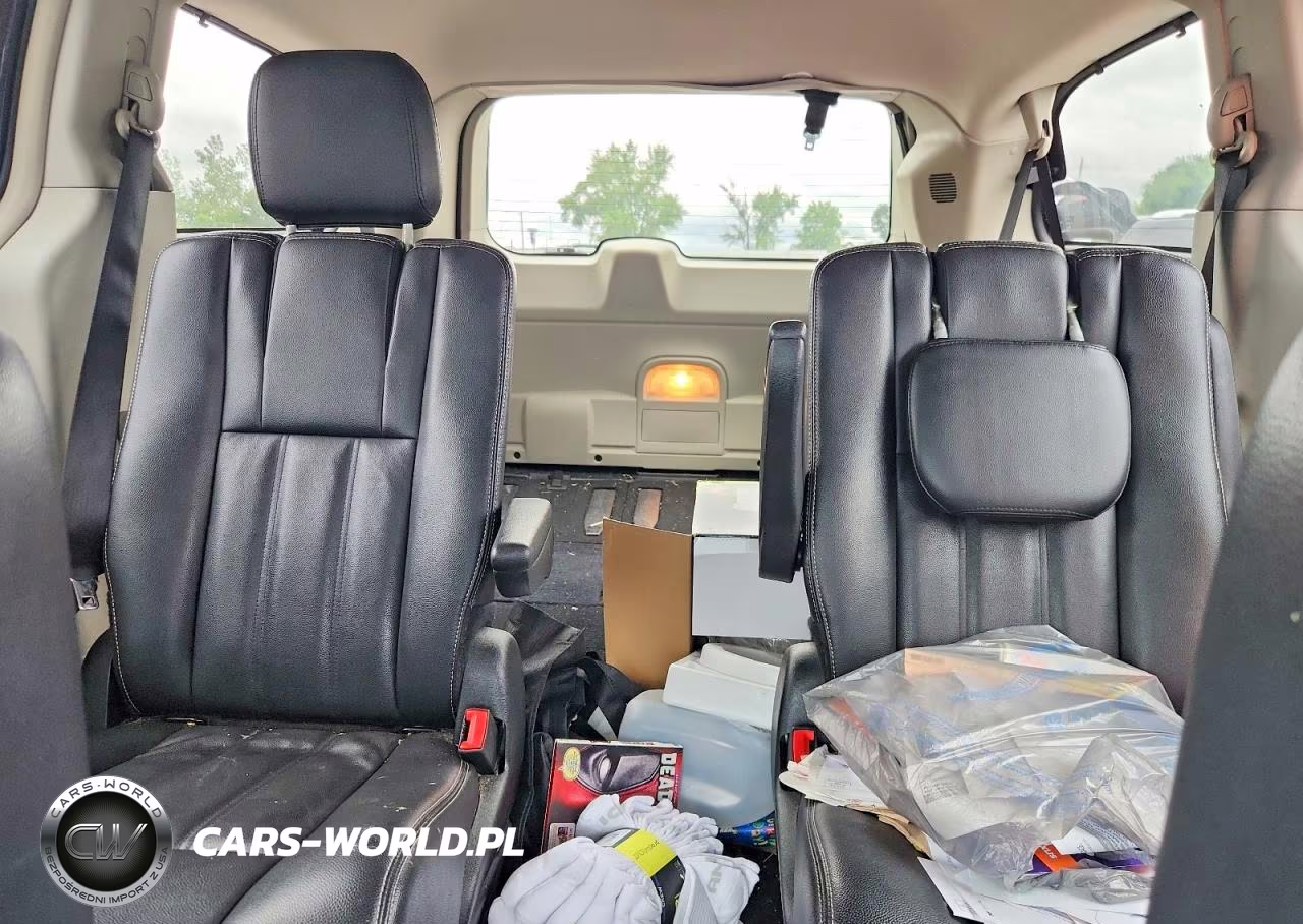 2013 Chrysler Town & Country Touring VIN:2C4RC1BG6DR820965 - 10
