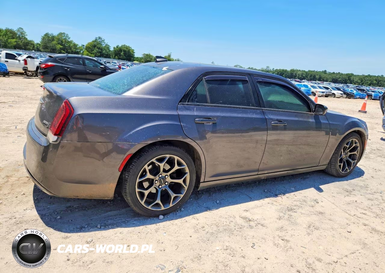 2015 Chrysler 300 S VIN:2C3CCABG6FH860143 - 3