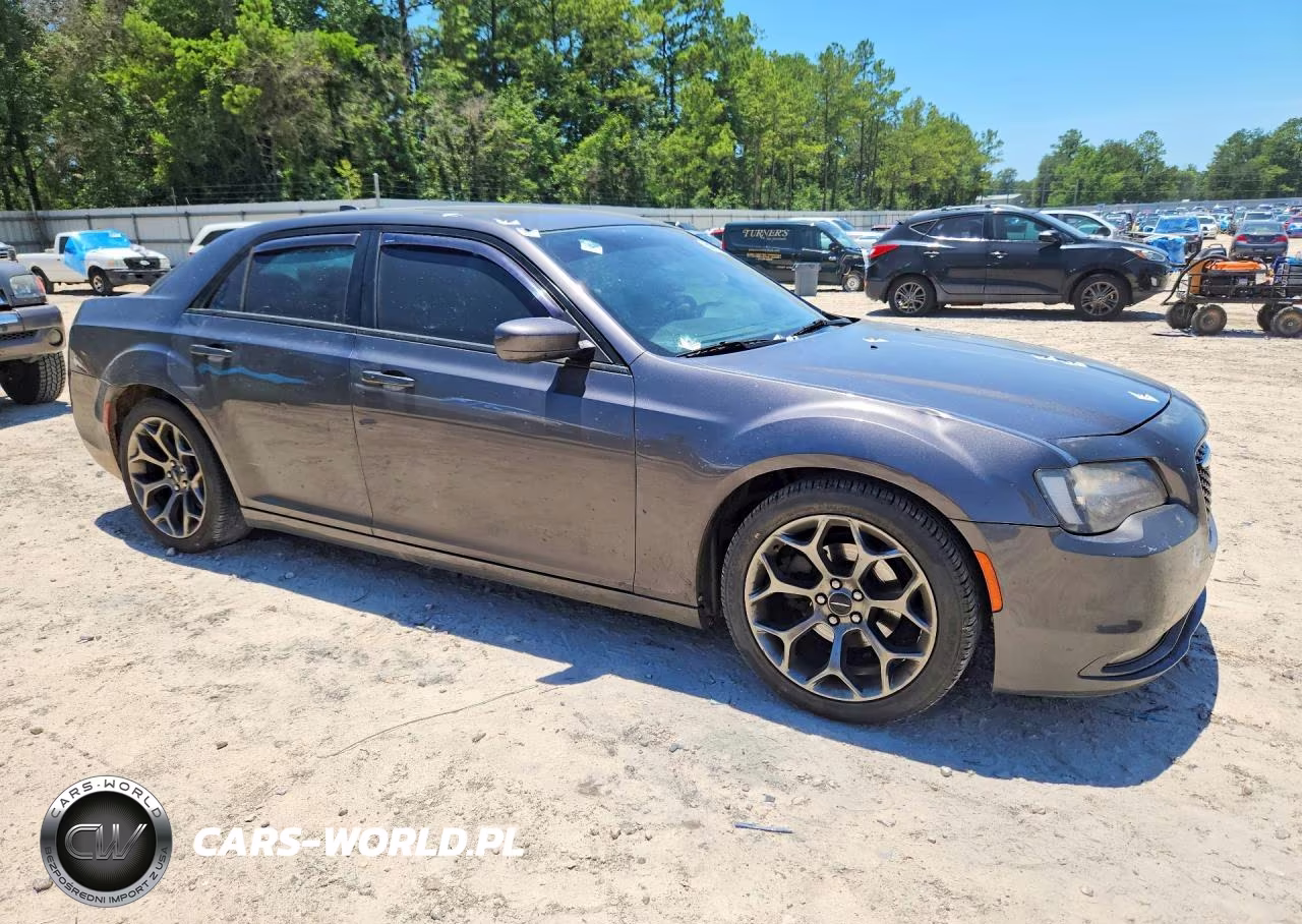 2015 Chrysler 300 S VIN:2C3CCABG6FH860143 - 4